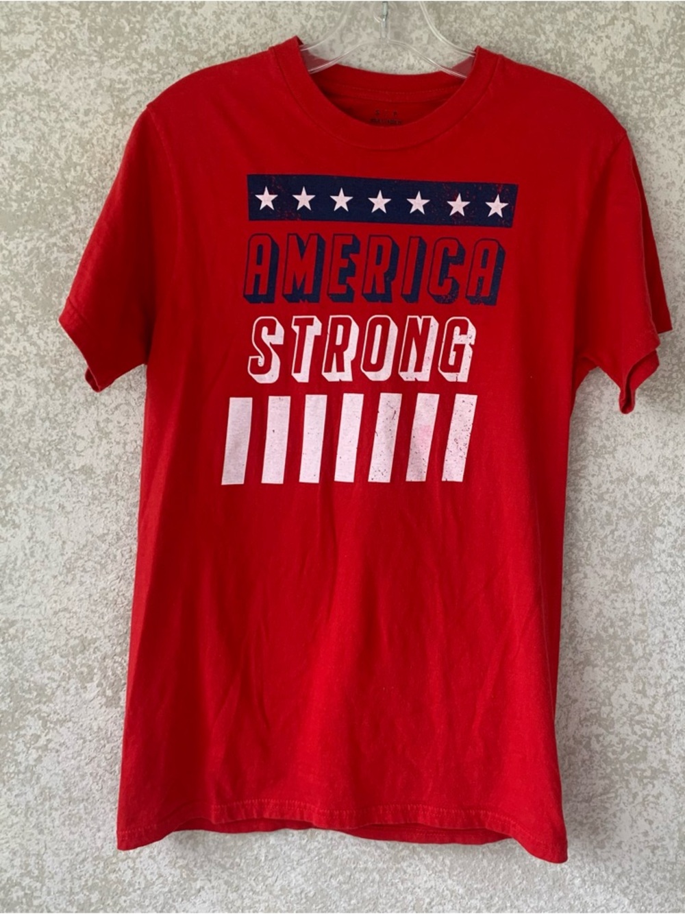 Michaels America Strong ‎ Red Crewneck Graphic Tee Small